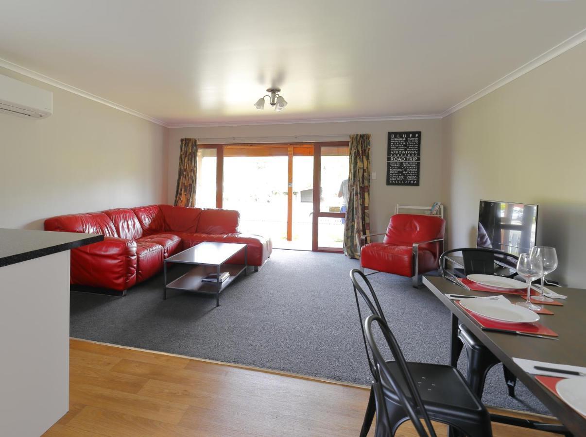Mokonui Cottage - Te Anau Holiday Home Экстерьер фото