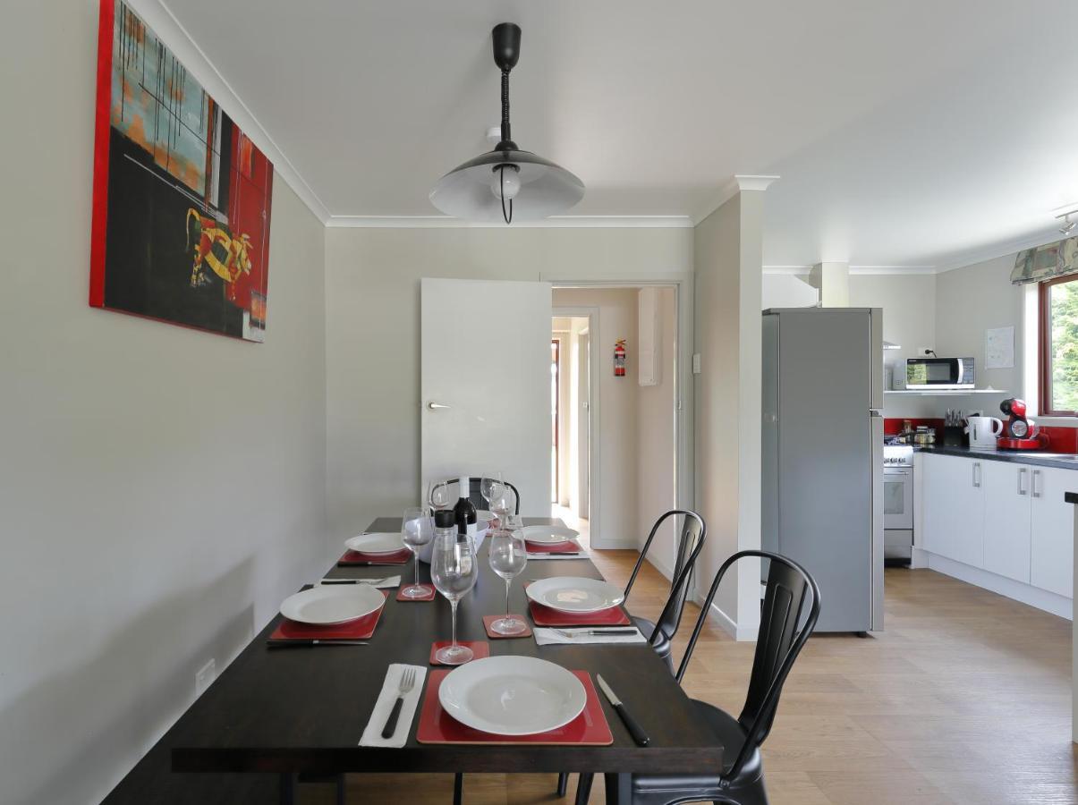 Mokonui Cottage - Te Anau Holiday Home Экстерьер фото