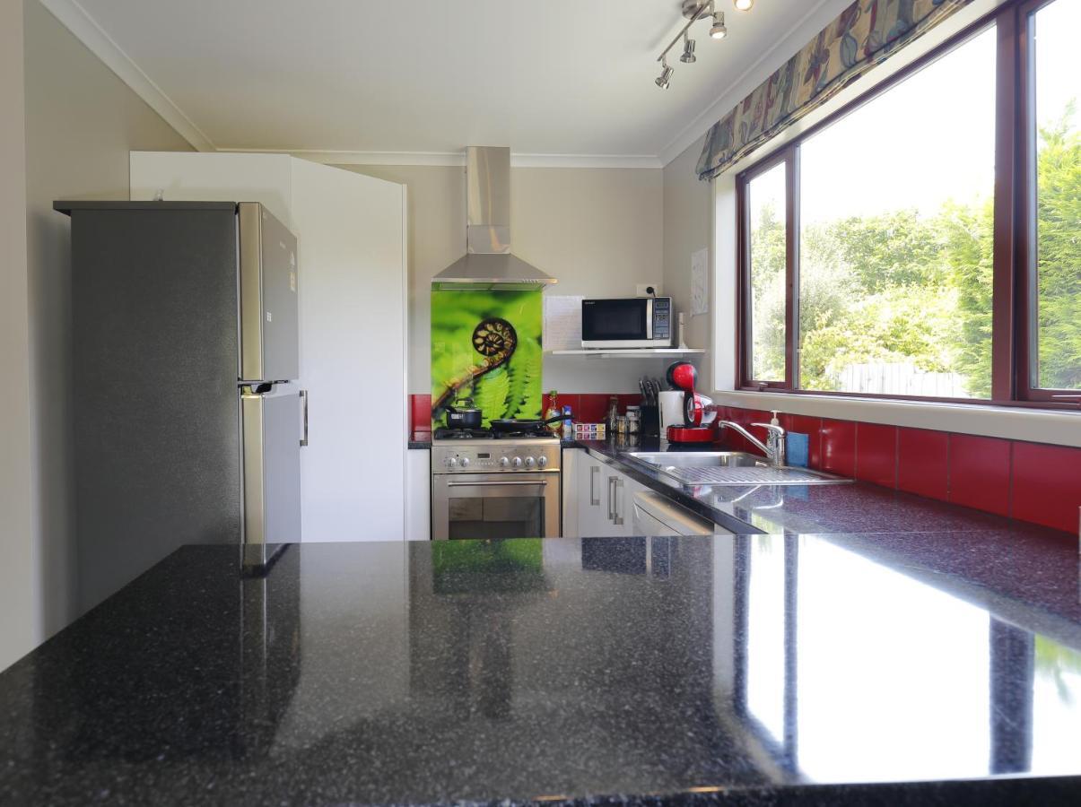 Mokonui Cottage - Te Anau Holiday Home Экстерьер фото